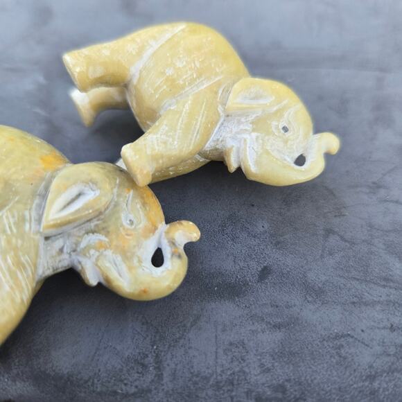 Vtg Hand Carved Soapstone Elephants Set of 4 Trunks Up 2-Small 2-Medium - Picture 8 of 13